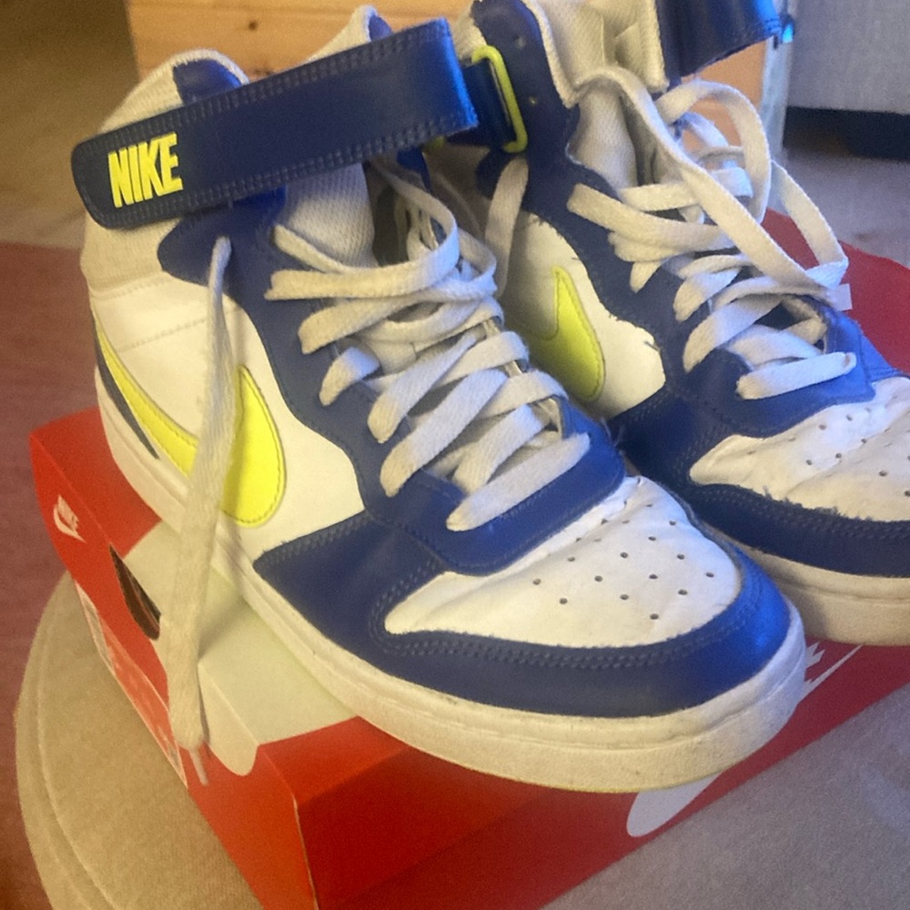 Nike court borough mid